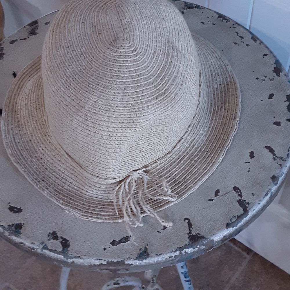 AUGUS T, 100% PAPER, Adjustable Bucket Hat
